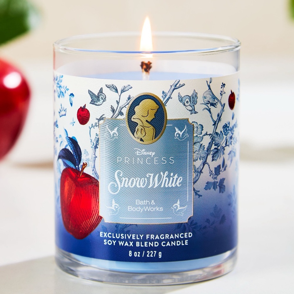 NWT LIMITED RELEASE DISNEY SNOW WHITE CANDLE